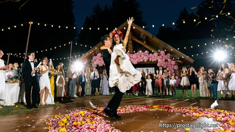How Do Wedding Planners Choose the Right Wedding Dance Floor